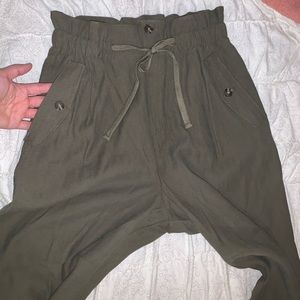 🔥Bundle🔥2 pairs of H&M paper bag style pants.